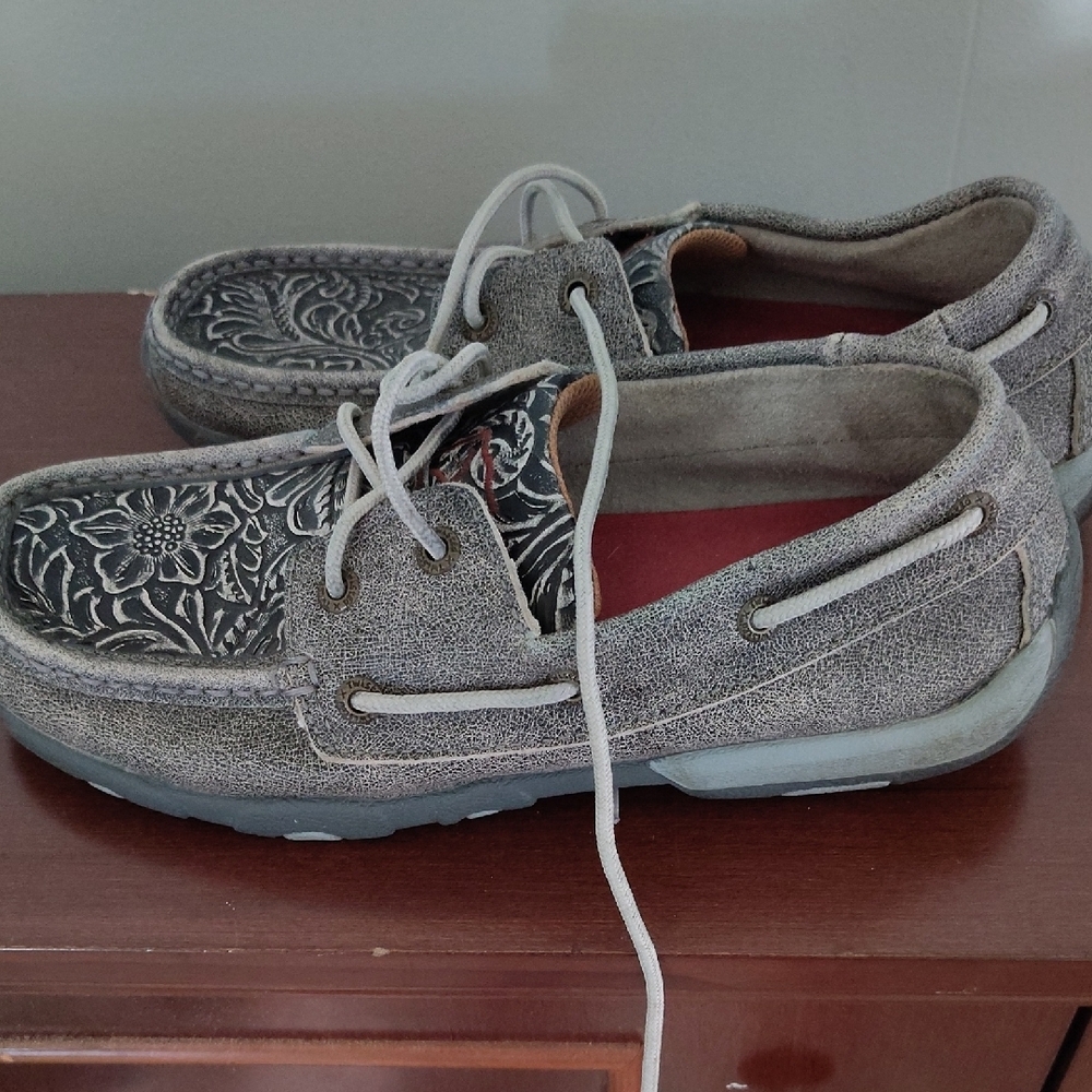 Gray Patterned Flats With Rubber Sole - image 2